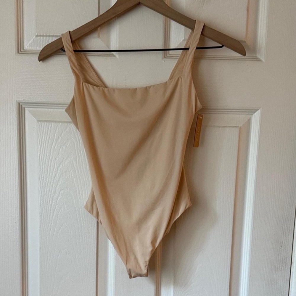 Skims fits every body square neck bodysuit size m